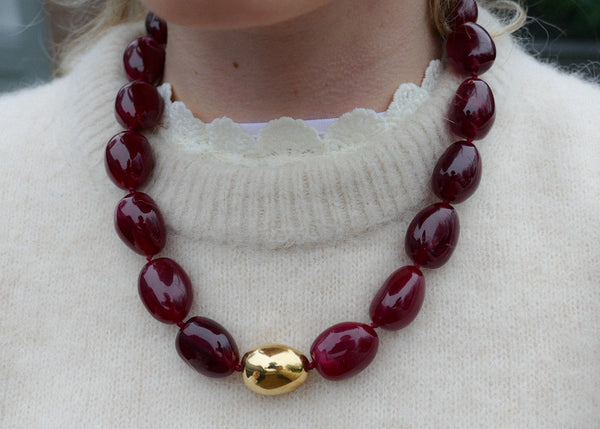 bordeaux rood collier van resin met stainless steel