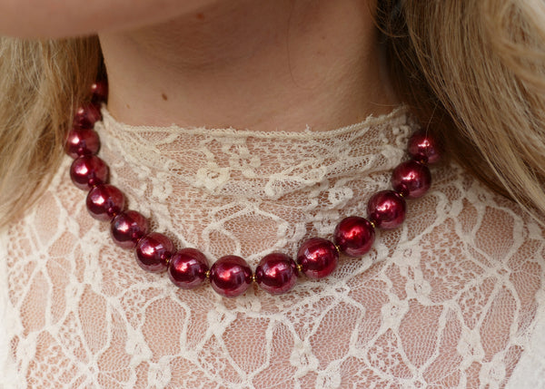 bordeaux parel collier met groot goudkleurig slot